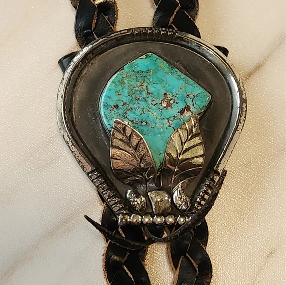 Vintage Sterling Silver & Turquoise Bolo Tie – Handcrafted Southwestern Style - Picture 5 of 9